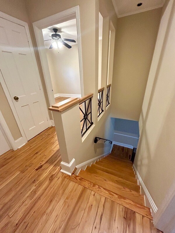 Building Photo - 204 N Laurel Ave