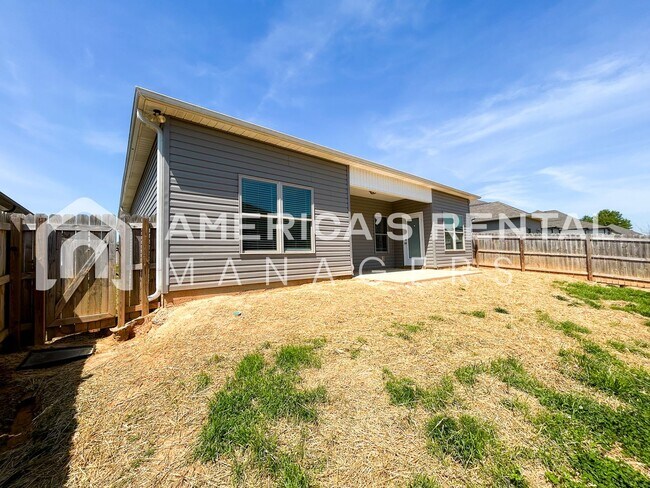 Building Photo - MOVE IN SPECIAL!!! - Roomy Home for Rent in Cullman, AL…6 Foot Privacy Fence. AVAILABLE NOW!! - S...