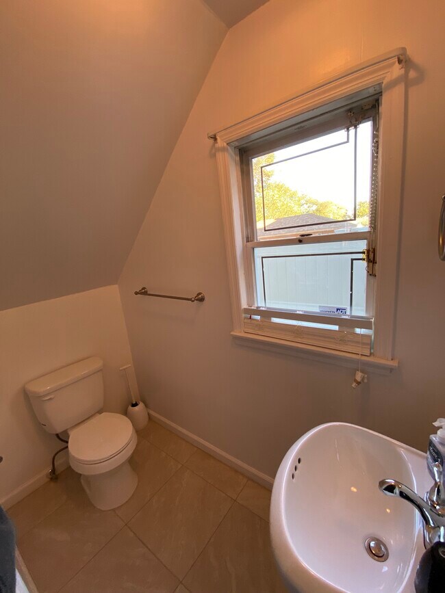 Building Photo - 75 Trantor Pl