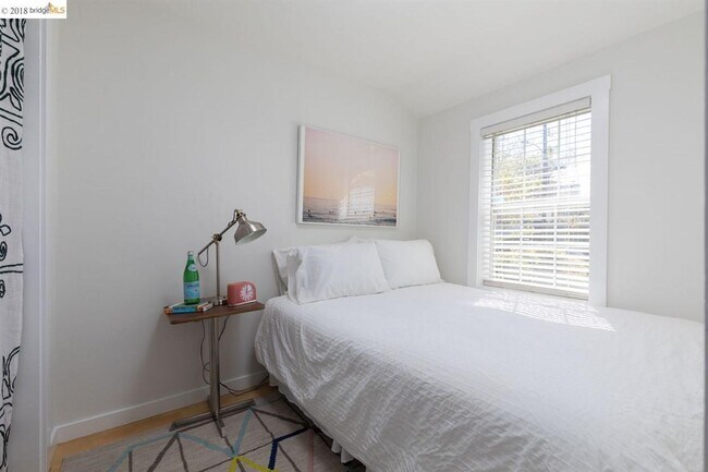 Building Photo - 3669 Madrone Ave