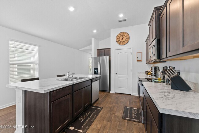 Building Photo - 12553 Russian Olive Rd