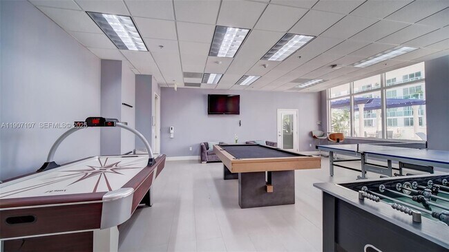 Building Photo - 1200 Brickell Bay Dr