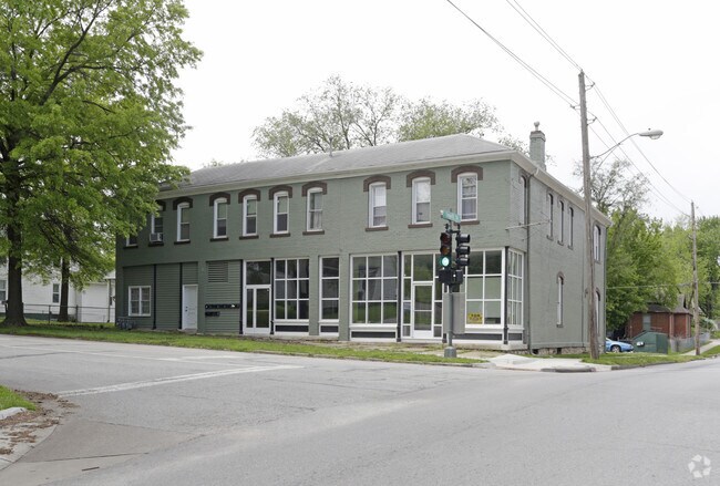 Primary Photo - 900 S Broadway St