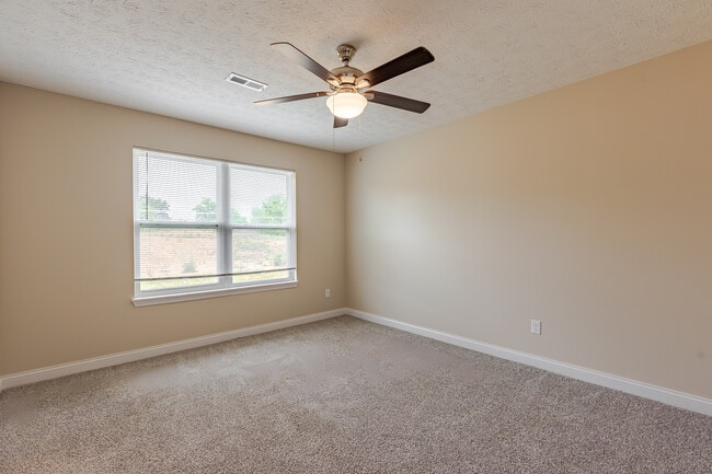 Building Photo - 305 Breckinridge Cir