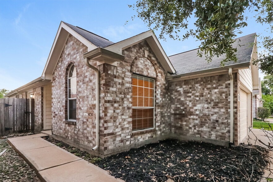 Building Photo - 6807 Arrowchase Ct