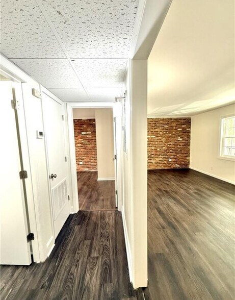 Building Photo - 372 S Cherry St
