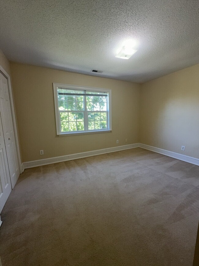 Building Photo - 1121 Pueblo Dr