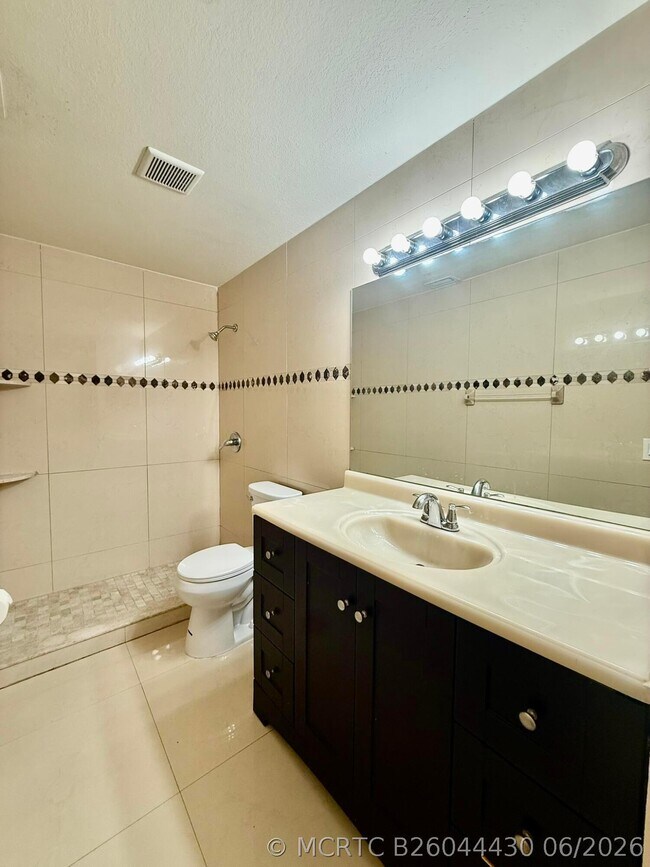 Building Photo - 2050 Oleander Blvd