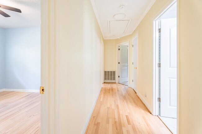 Building Photo - 607 3rd St Ext