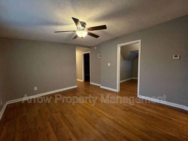 Building Photo - 1301 S 10th St