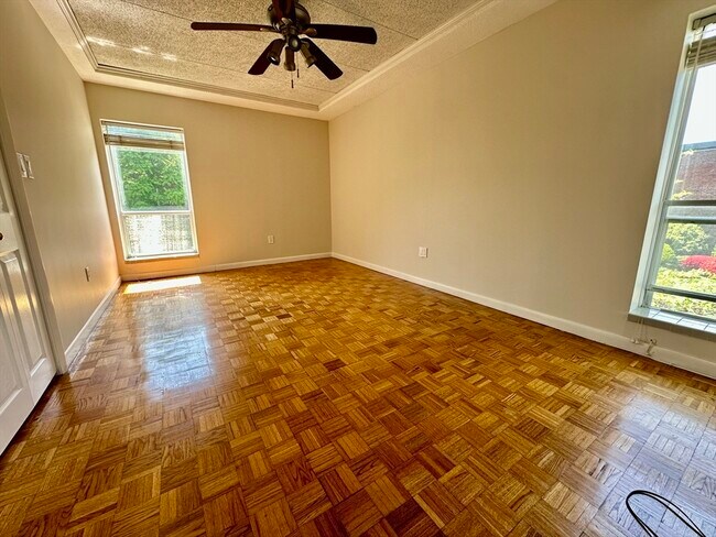 Building Photo - 41 Broadlawn Park