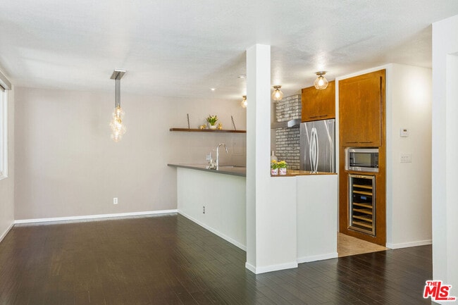 Building Photo - 8535 W Knl Dr