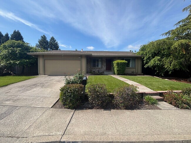 Building Photo - 3 bedroom 2 bathroom Single Family Home with A/C in Santa Rosa's Larkfield Area