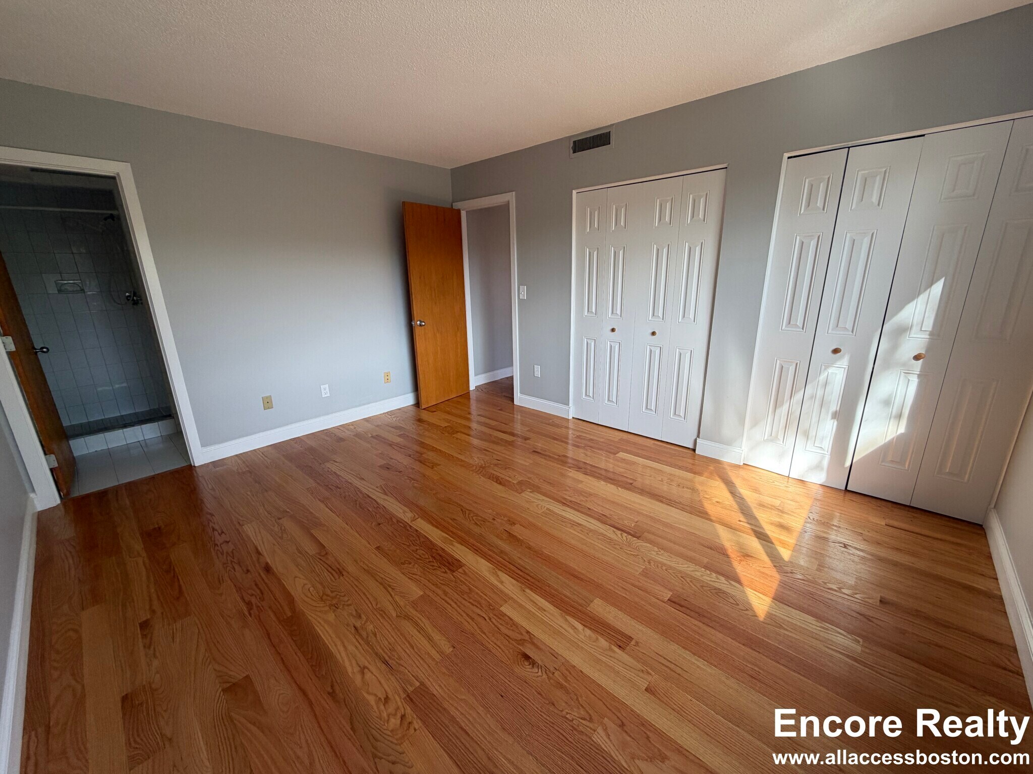 Building Photo - 1751 Beacon St