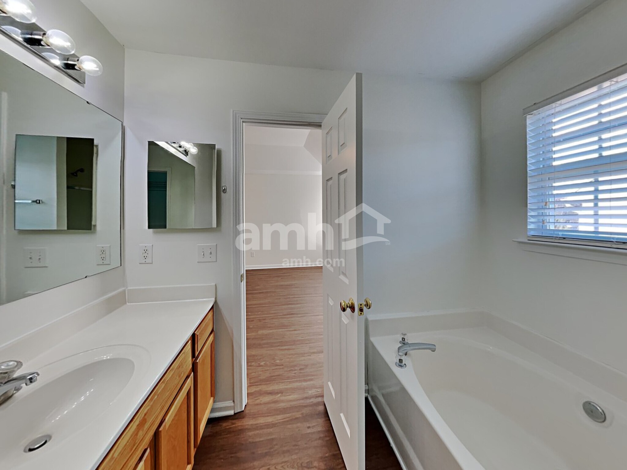 Building Photo - 254 Royalton Rd