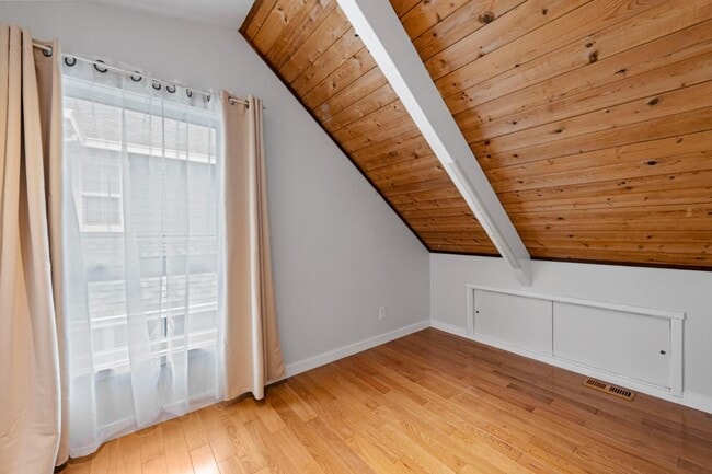 Building Photo - 714 Rockaway Beach Ave