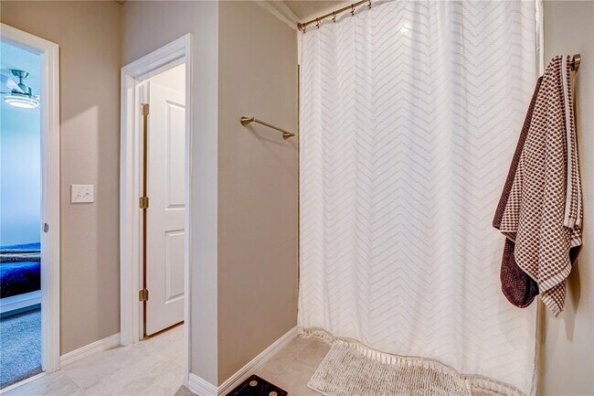 Building Photo - 10210 Daybreak Glen