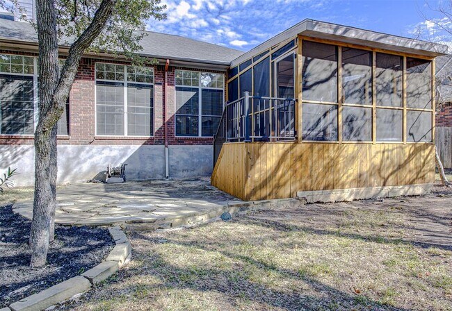 Building Photo - 6005 Sierra Leon