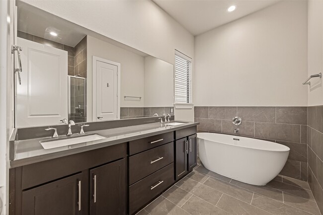 Building Photo - 3925 Tulane Oak Dr