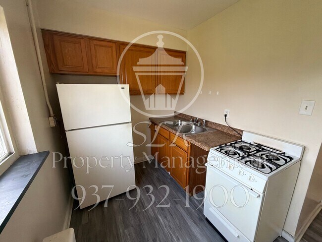 Building Photo - 404 Ryburn Ave