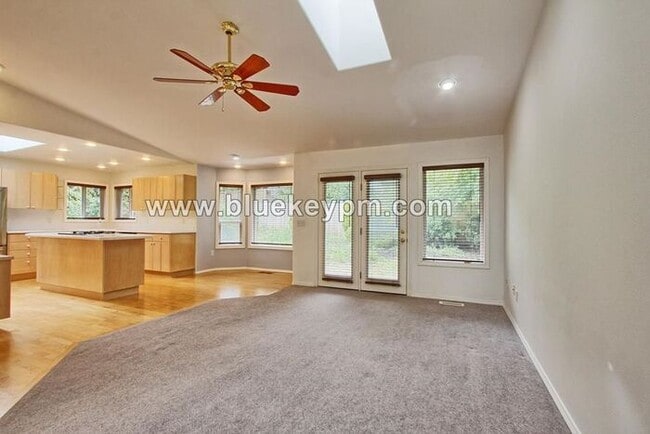 Building Photo - 4 Bed, 2 Bath Home on a Cul-de-sac in Lake...