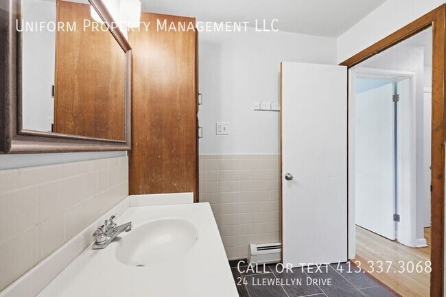 Building Photo - 24 Llewellyn Dr