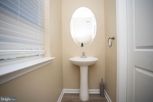 Building Photo - 239 Macoun Way