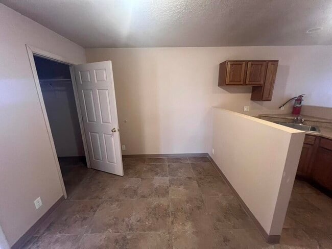 Building Photo - 502 U.S. Rte 66