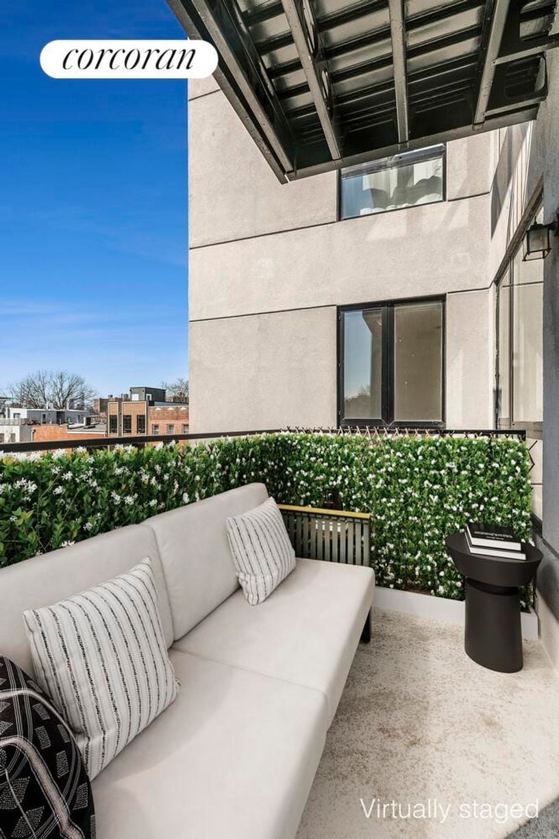 Building Photo - 186 Putnam Ave