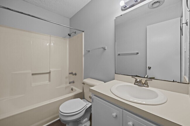 Building Photo - 1501 Fairfax Ln