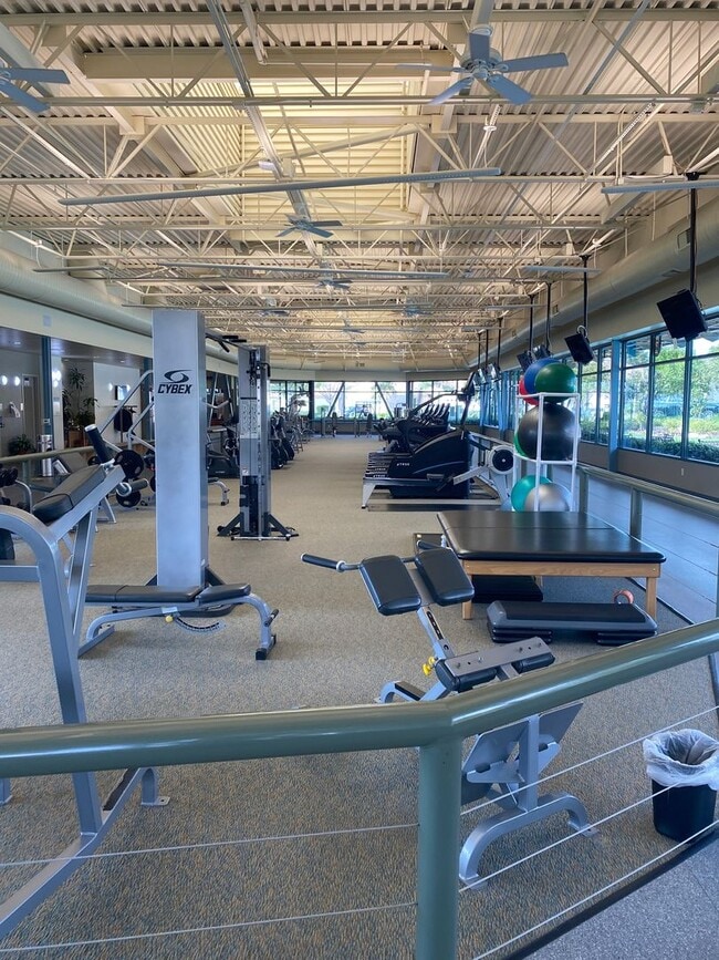 Building Photo - Sweet Senior Rental in Solera