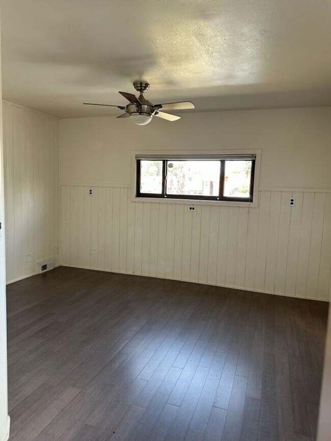 Building Photo - 1361 Santa Rosa Dr