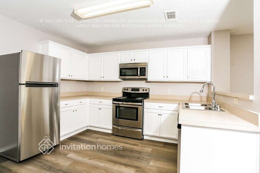 Building Photo - 825 Monette Dr