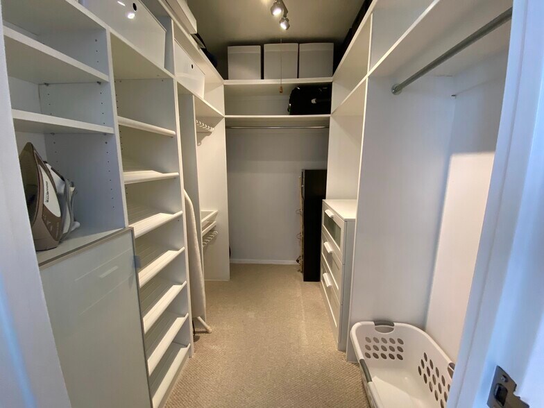 Building Photo - 151 Tremont St