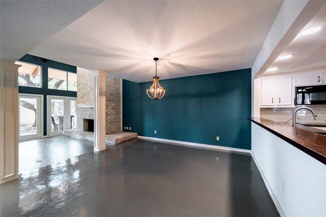 Building Photo - 5918 San Felipe St