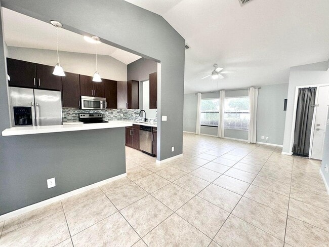 Building Photo - 104 Lakewood Dr