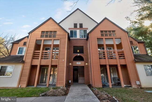 Building Photo - 4950 Columbia Rd