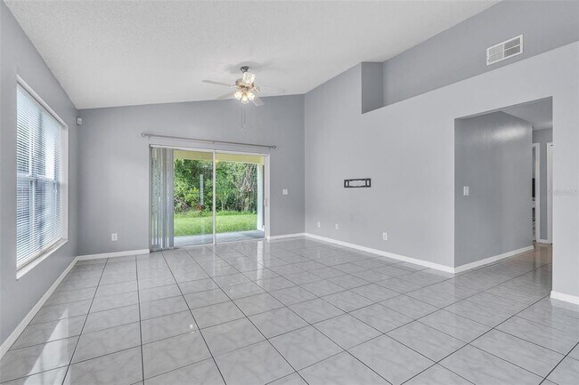 Building Photo - 4454 King Edward Dr