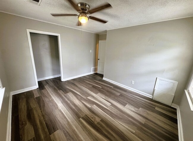 Building Photo - 1644 Russwood Rd