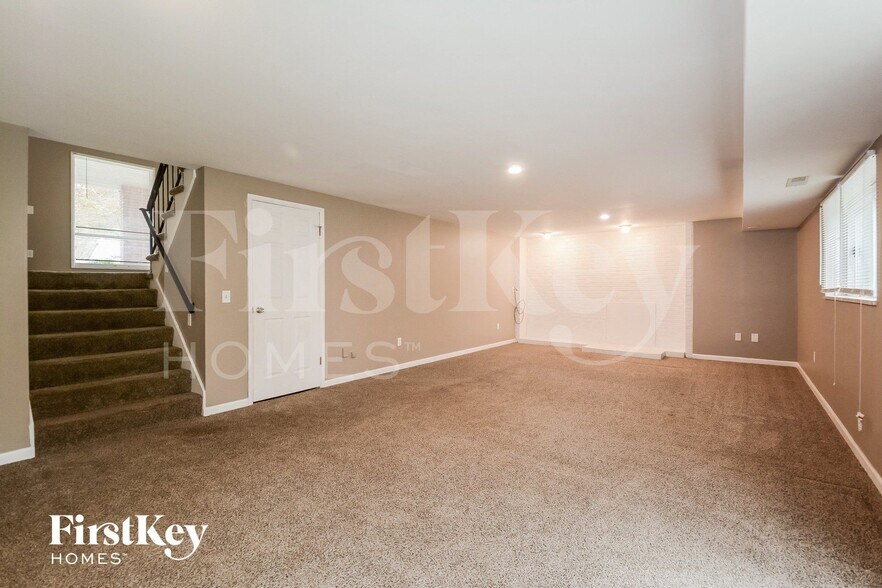 Building Photo - 844 Townhouse Ln