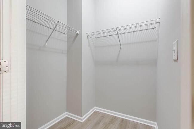 Building Photo - 7557 Stoney Run Dr