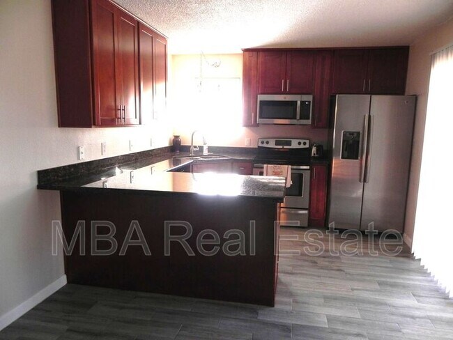 Building Photo - 15650 N 19th Ave