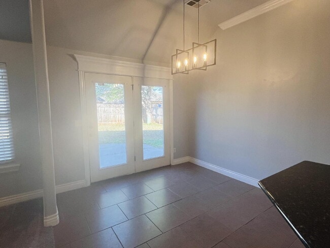 Building Photo - Charming 4-Bed, 2-Bath Home in Yukon - Gated Community in Mustang Public School District!