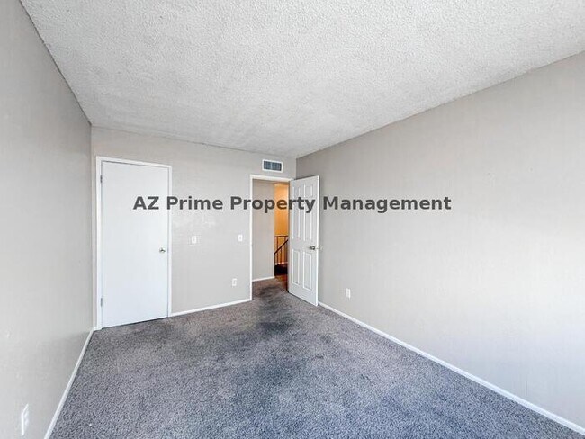 Building Photo - 2625 W Ocotillo Rd