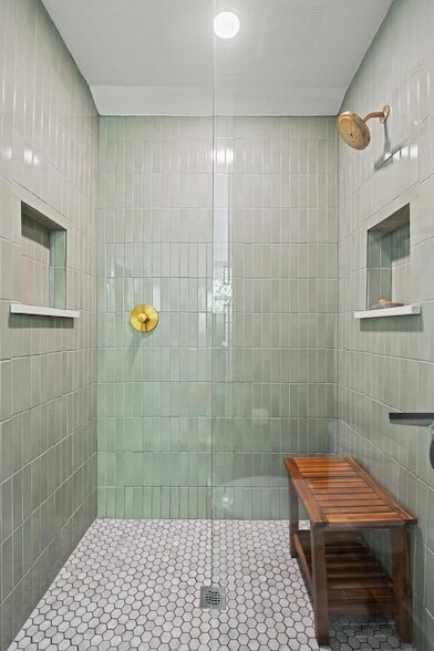 Building Photo - 4905 Duval St