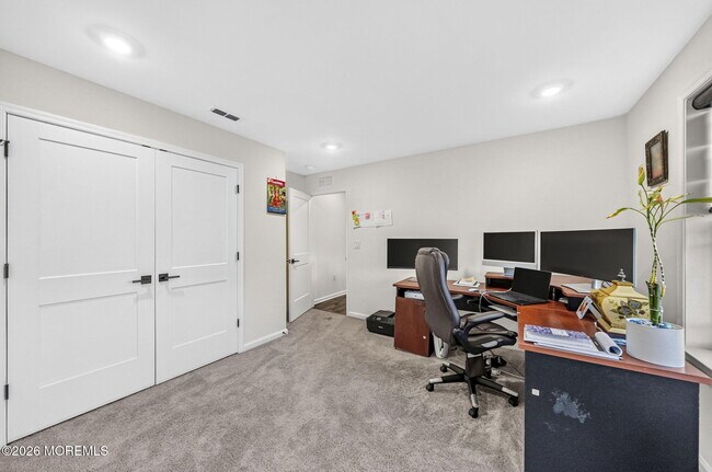 Building Photo - 319 Tulip Ct