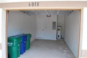 Building Photo - 6018 NW 116th Dr