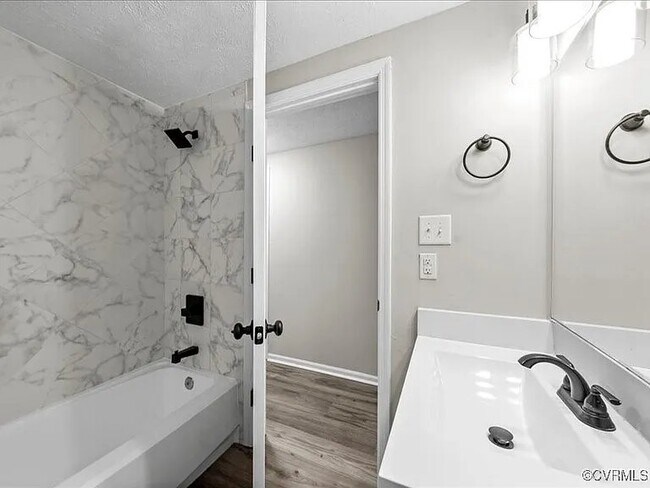 Building Photo - 7604 Roscommon Ct