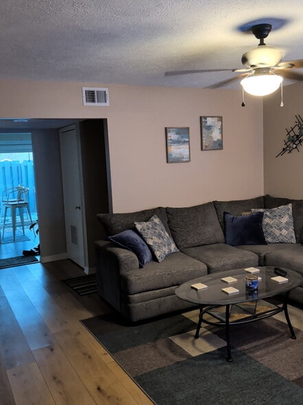 Building Photo - 73 Knollwood Ln