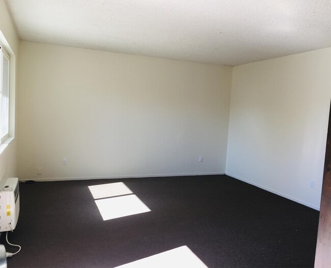Building Photo - 209 Wright Ln